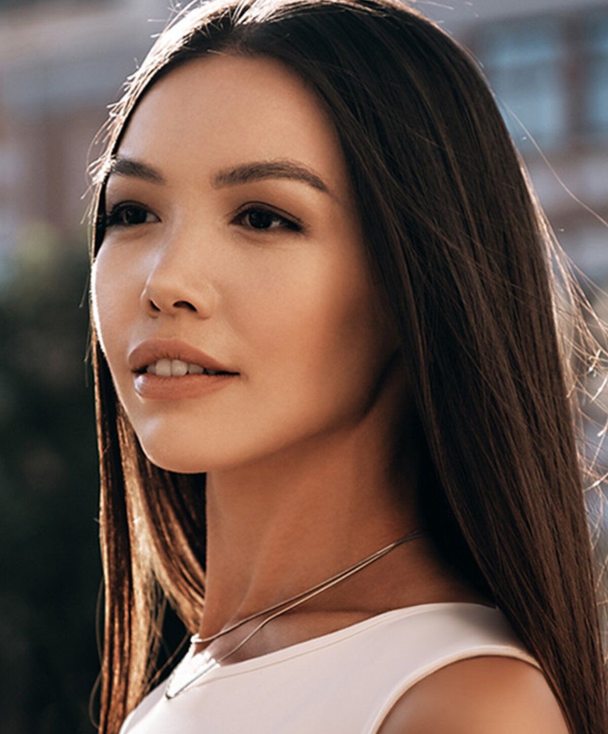 Glen Carbon Halo Laser model with long, dark hair.